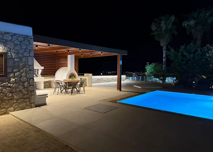 Chrysa Rhodes With Heated Pool *