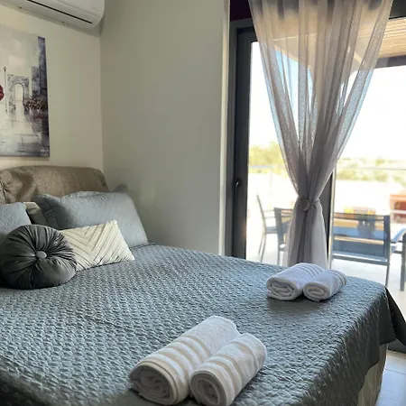 Chrysa Rhodes With Heated Pool וילה