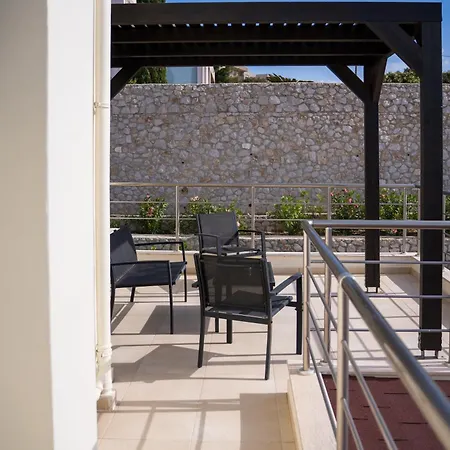 Chrysa Rhodes With Heated Pool אפאנטו