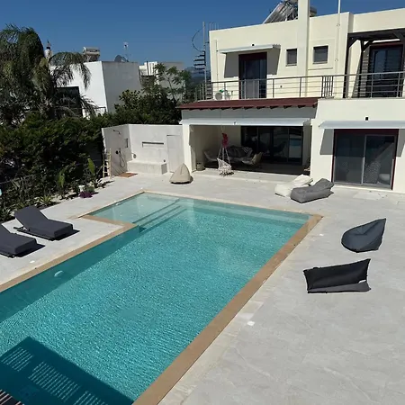 Chrysa Rhodes With Heated Pool וילה