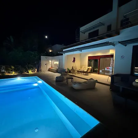 Chrysa Rhodes With Heated Pool אפאנטו