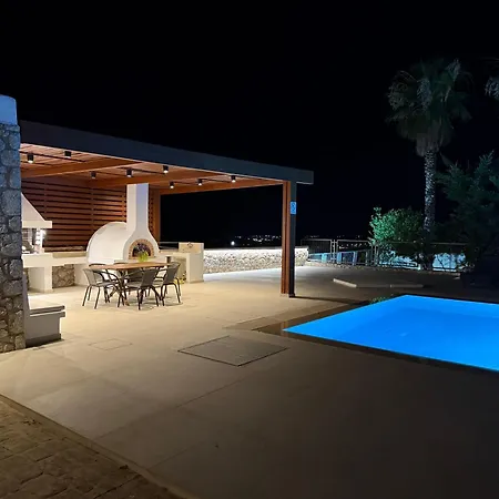 Chrysa Rhodes With Heated Pool *