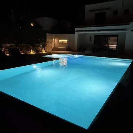 Chrysa Rhodes With Heated Pool וילה *