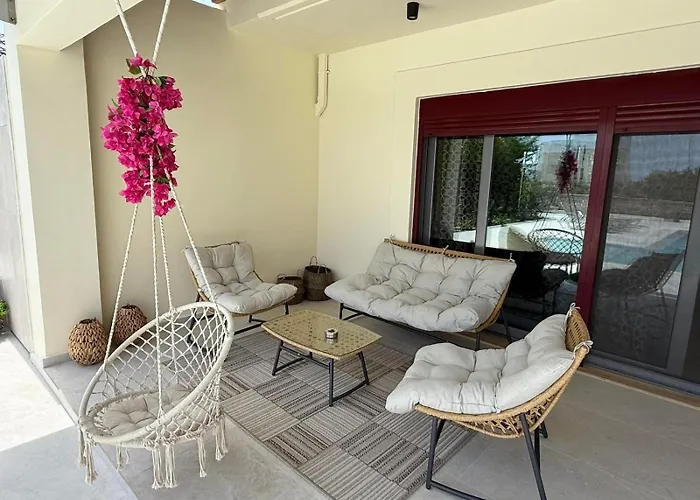 Chrysa Rhodes With Heated Pool *