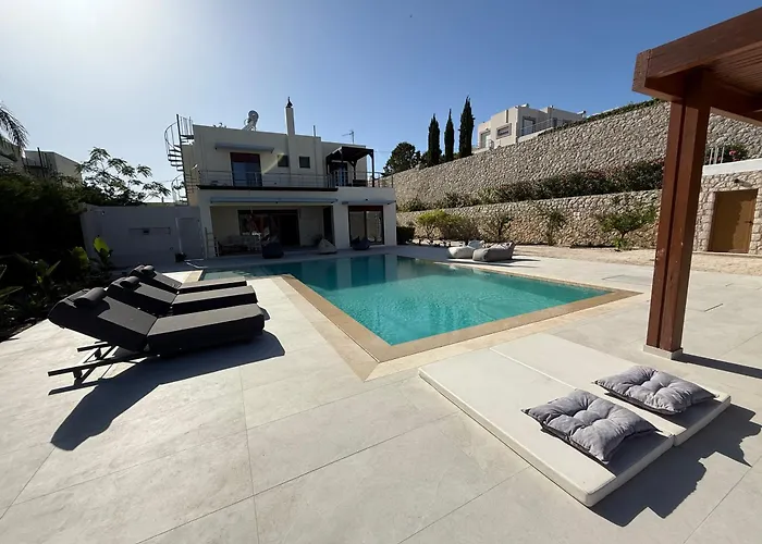 Chrysa Rhodes With Heated Pool أفانتو